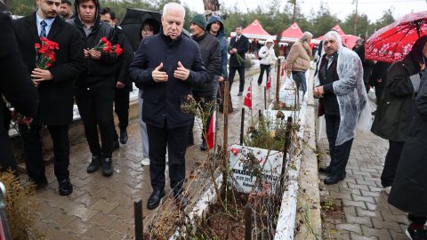 Mustafa Bozbey'den deprem bölgesine ziyaret: Bursa olarak her zaman yanınızdayız