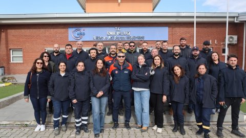 Bayraklı Belediyesi Arama Kurtarma Ekipleri AFAD eğitimini tamamladı