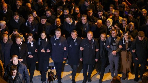 CHP'li Gülcan Kış: Deprem bölgesinde enkazı CHP'li belediyeler kaldırıyor