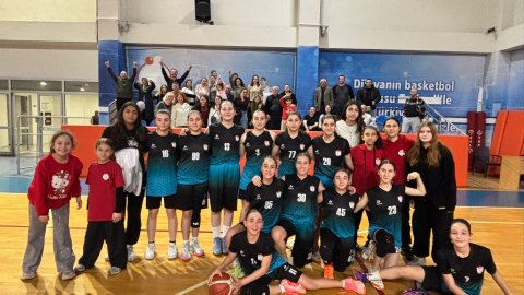 Bayraklı Belediyesi U14 Kız Basketbol Takımı İzmir şampiyonu oldu