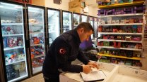 Torbalı Belediyesi zabıtalarından marketlerde denetim