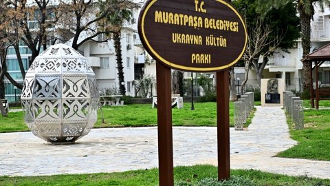 Muratpaşa Belediyesi Ukrayna Kültür Parkı'nı Kievli öğrencilerin tasarımlarıyla yeniledi