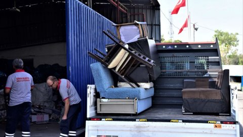 Bornova Belediyesi'nden sel mağdurları için Askıda Eşya kampanyası