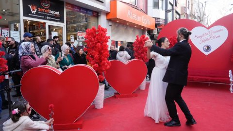 Kartal Belediyesi’nin 14 Şubat Sevgililer Günü etkinliğinden kareler