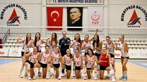 Muratpaşa Belediyesi Kadın Voleybol Takımı çıkışını sürdürüyor