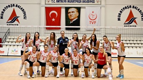 Muratpaşa Belediyesi Kadın Voleybol Takımı çıkışını sürdürüyor