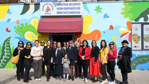 Muratpaşa Belediyesi kadın kooperatiflerinden bal mumu atölyesi