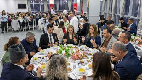 Bornova Belediye Başkanı Ömer Eşki şehit yakınları ve gazilerle iftarda buluştu