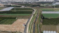 Mersin Büyükşehir Belediyesi'nden çiftçileri mutlu eden yol çalışması