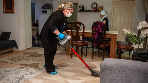 Karşıyaka’da evde temizlik hizmeti yeniden başladı