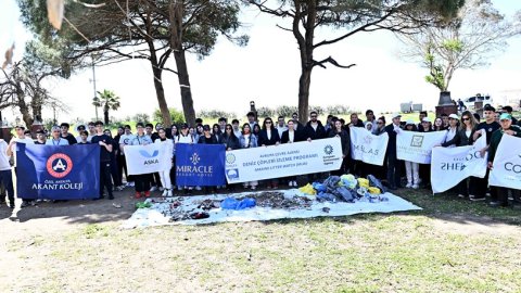 Muratpaşa Belediyesi'nden Lara Sahili’nde öğrencilerle bilimsel temizlik