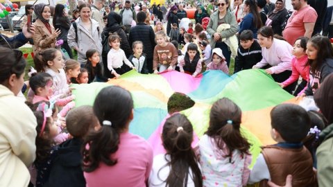 Bayraklı Belediyesi'nin Çocuk Kitap Şenliği sürüyor
