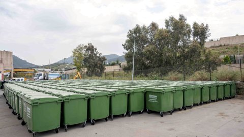 Bornova Belediyesi'nden ilçeye 325 yeni çöp konteyneri