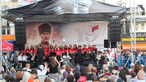 İzmit Belediyesi'nden 19 Mayıs'ta Belediye Meydanı’nda coşkulu kutlama