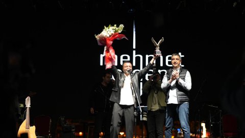 Kartal Belediyesi 19 Mayıs coşkusunu Mehmet Erdem konseri ile yaşattı