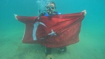 Ahmet Akın 19 Mayıs ruhunu gençlerle birlikte deniz altına taşıdı