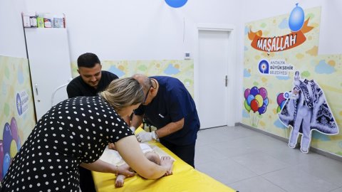 Antalya Büyükşehir’in ücretsiz sünnet hizmeti yoğun ilgi görüyor