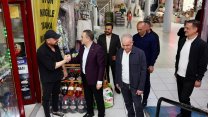 Derince Belediye Başkanı Sertif Gökçe esnaf ve vatandaşlarla bayramlaştı