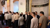 Ahmet Akın, bayram namazını Zağnos Paşa Camii’nde kıldı