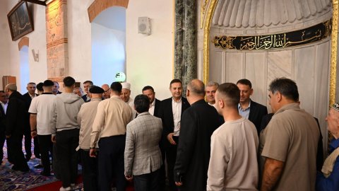 Ahmet Akın, bayram namazını Zağnos Paşa Camii’nde kıldı
