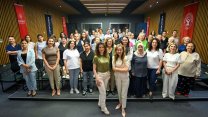 Bornova Belediyesi'nden Anneliğin Cam Tavanı paneli 