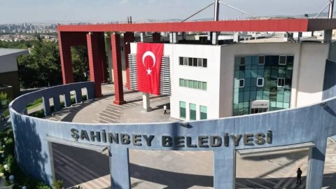 AKP'li Şahinbey Belediyesi'nden bir buket çiçeğe 10 bin TL
