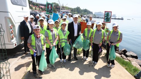 Derince Belediyesi’nin Harikalar Sahili’nde çevre farkındalığı etkinliğinden kareler