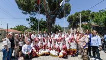 İzmir Büyükşehir Belediyesi'nden Foça Yeniköy Mahallesi’ne Atatürk heykeli