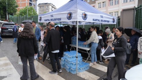 Kartal Belediyesi’nden LGS'de öğrencileri ve ailelerini sınav gününde de yalnız bırakmadı