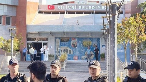 Silivri Belediyesi’ne operasyon! Bora Balcıoğlu da gözaltına alındı