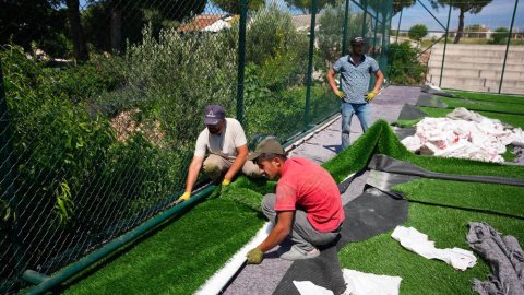 Çeşme Belediyesinden park ve spor alanlarında kapsamlı yenileme 