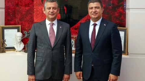 İzmir'de Cemil Tugay'ın ardından Tire Belediye Başkanı Hayati Okuroğlu da CHP'den istifa etti