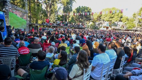 Bornova Belediyesi'nden Türkiye - Paraguay maçı hazırlığı