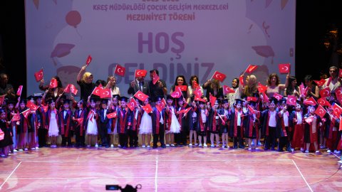 Kartal Belediyesi’nin kreşlerinde mezuniyet heyecanı