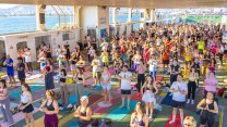 İzmir Büyükşehir'den Körfez’in mavisinde 400 kişilik yoga buluşması