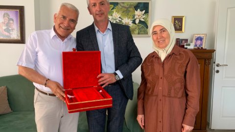 İzmit Belediyesi gazilere vefa ziyaretlerini sürdürüyor