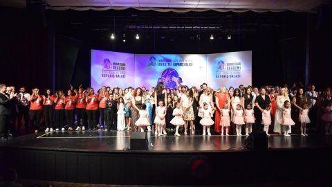 Kepez Belediyesi Mimar Sinan Akademi’den yılsonuna özel sanat performansı