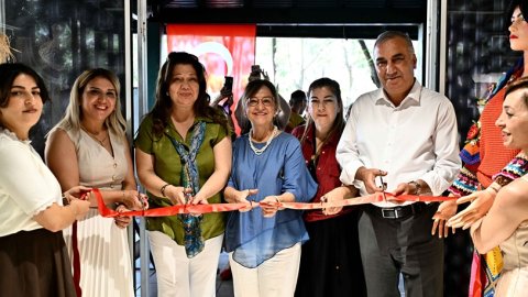 Muratpaşa Belediyesi 'Kainatın Kültür Atlası'nı sanatseverlerle buluşturdu
