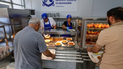 İzmir Büyükşehir Belediyesi'nin Kent Lokantaları’nın yedinci şubesini açtı