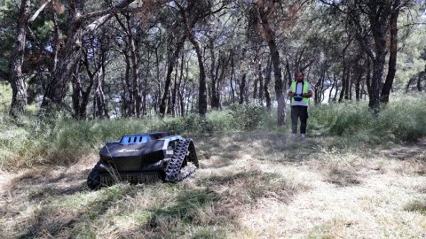 Konak’tan teknolojik adım: Ot biçme robotu sahada