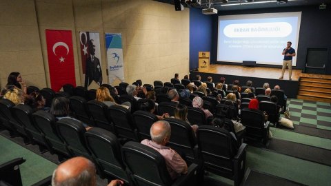 Beylikdüzü Belediyesi'nden ekran bağımlılığına karşı farkındalık semineri