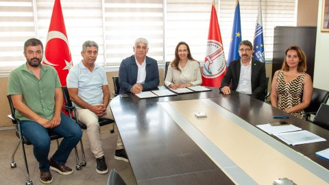 Karşıyaka’da Toplu İş Sözleşmesi’ne imzalar atıldı