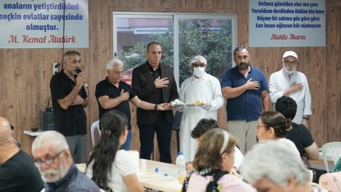 Cem Kotan, Konuksever Cemevi'nde oruç açma yemeği paylaştı