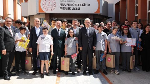 Şahin Biba öğrencilerin karne heyecanına ortak oldu