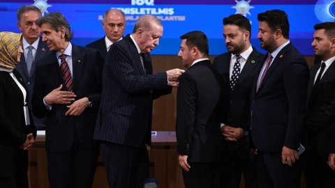 İYİ Parti’den istifa eden Nevşehir Belediye Başkanı Rasim Arı AKP'ye katıldı