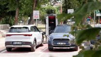 Bayraklı Belediyesi'nden ilçede 10 noktada 20 elektrikli araç şarj ünitesi