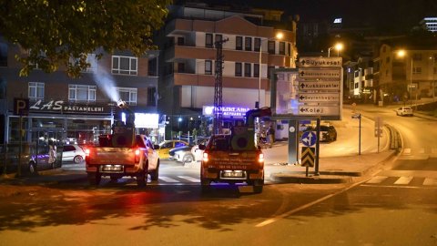 Ankara Büyükşehir Belediyesi'nin ilaçlama mesai gece de sürüyor