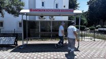 Antalya Büyükşehir Belediyesi Kemer’de yeni otobüs durakları monte edildi