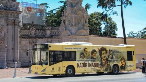 İETT'den Kadir İnanır'ın anısına özel otobüs