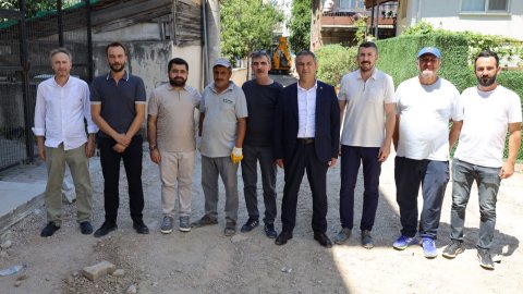 İzmit Belediyesi'nden Mehmet Ali Paşa’da yoğun parke mesaisi